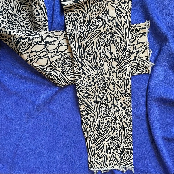 Makers True Originals | Leopard high waisted jeans - Picture 3 of 8